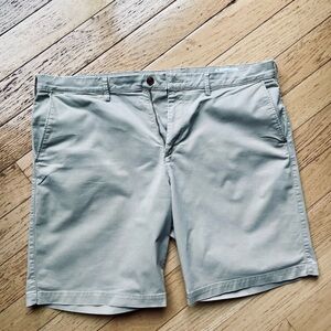 GAP Men's Classic Cream Khaki Shorts